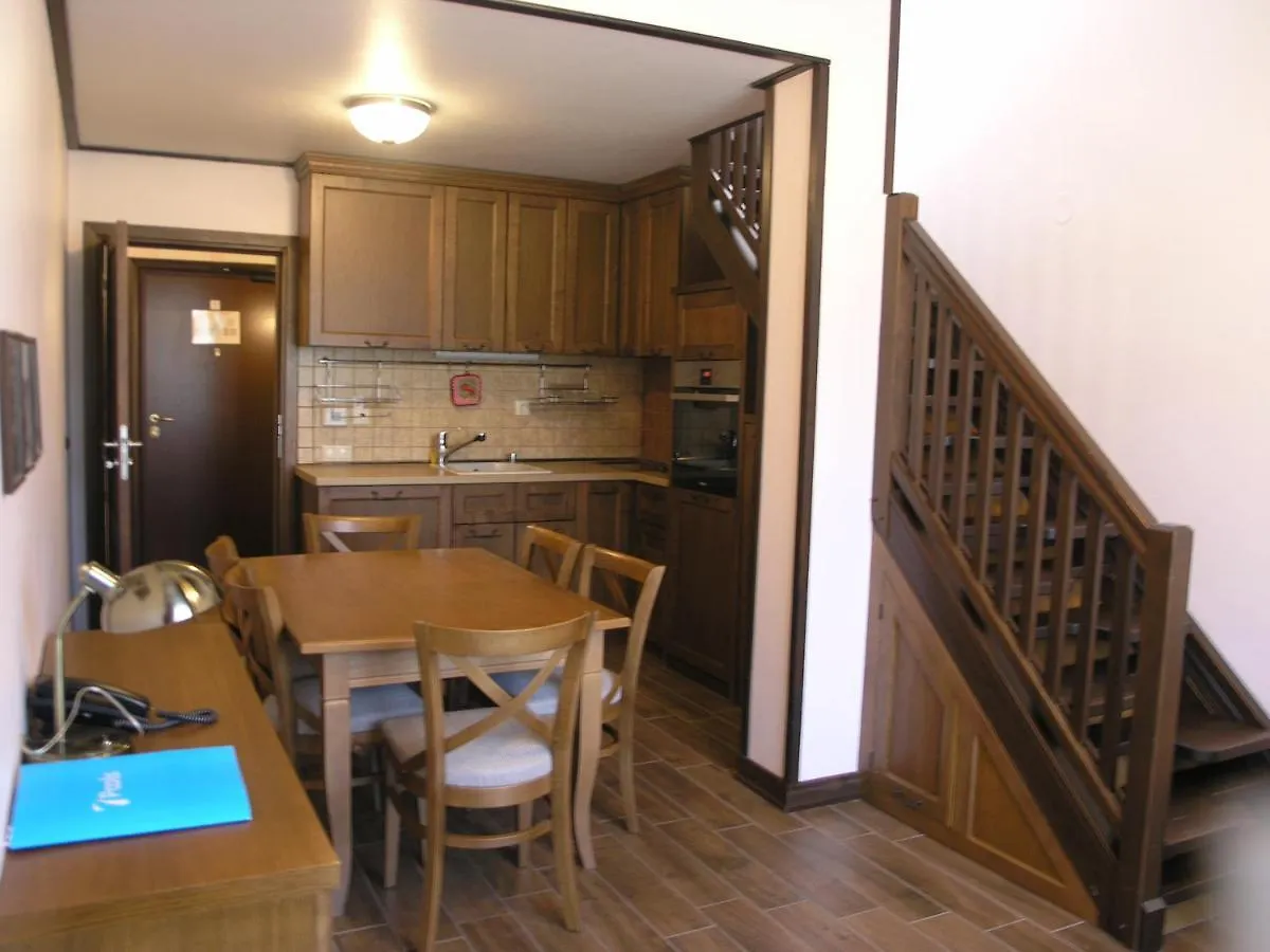 בנסקו 7 Pools Spa Boutique Hotel מלון דירות