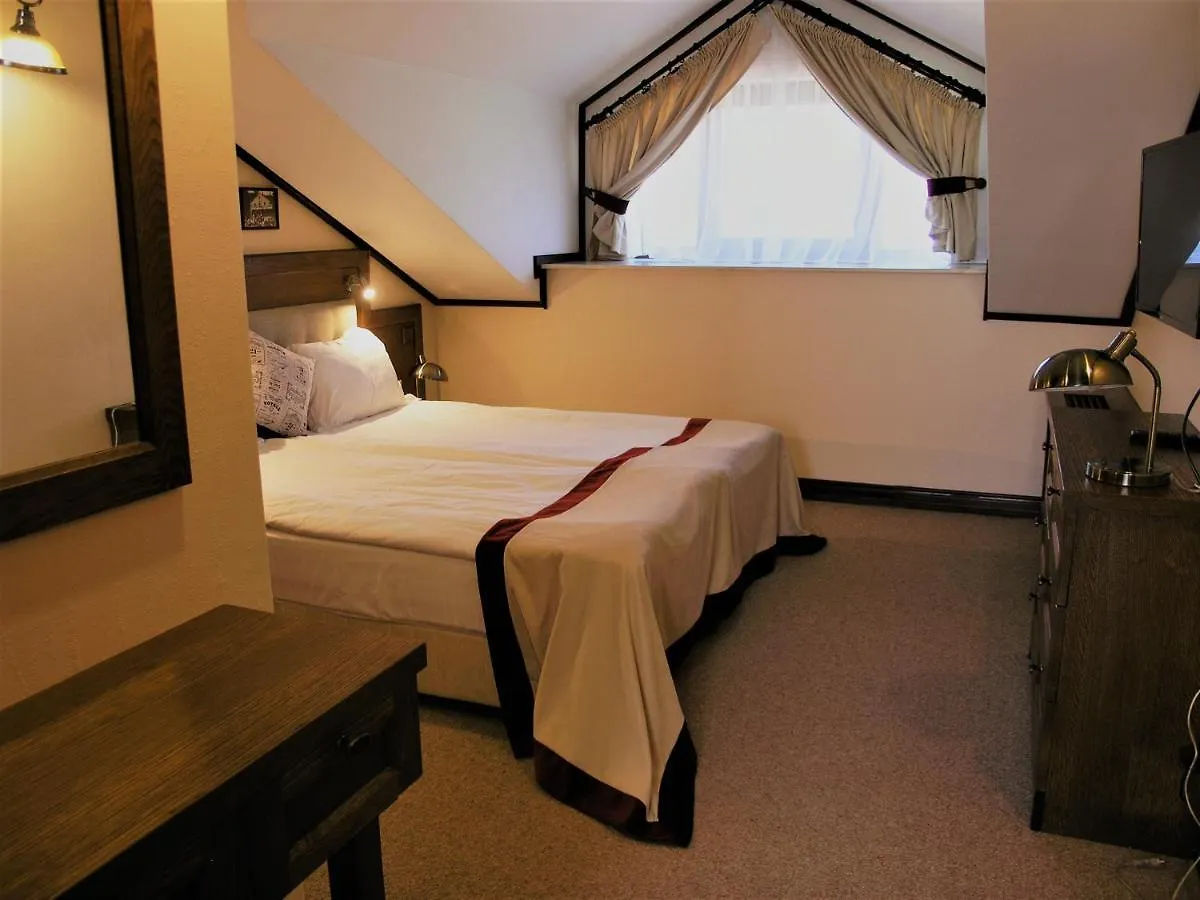בנסקו 7 Pools Spa Boutique Hotel מלון דירות